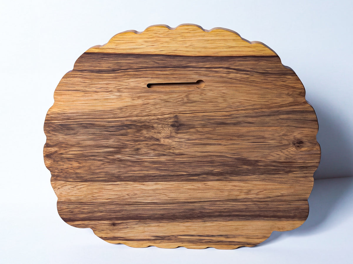 Plaque back with routed keyhole mounting slot